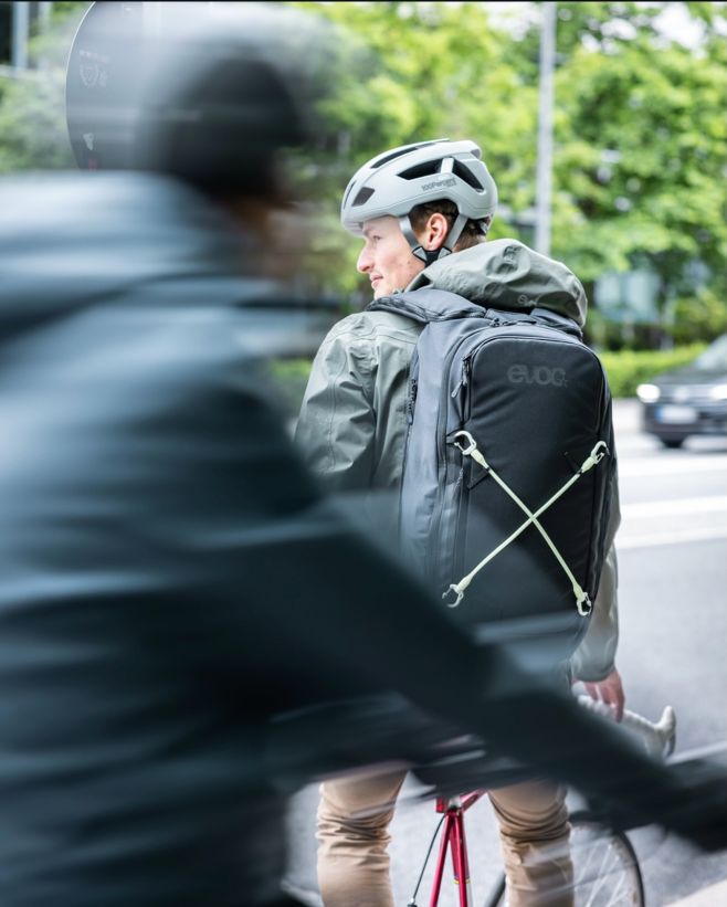 🧳 EVOC – když víš, že výbava musí vydržet. Německá značka EVOC přináší batohy, brašny a vaky, které prošly náročnými testy...